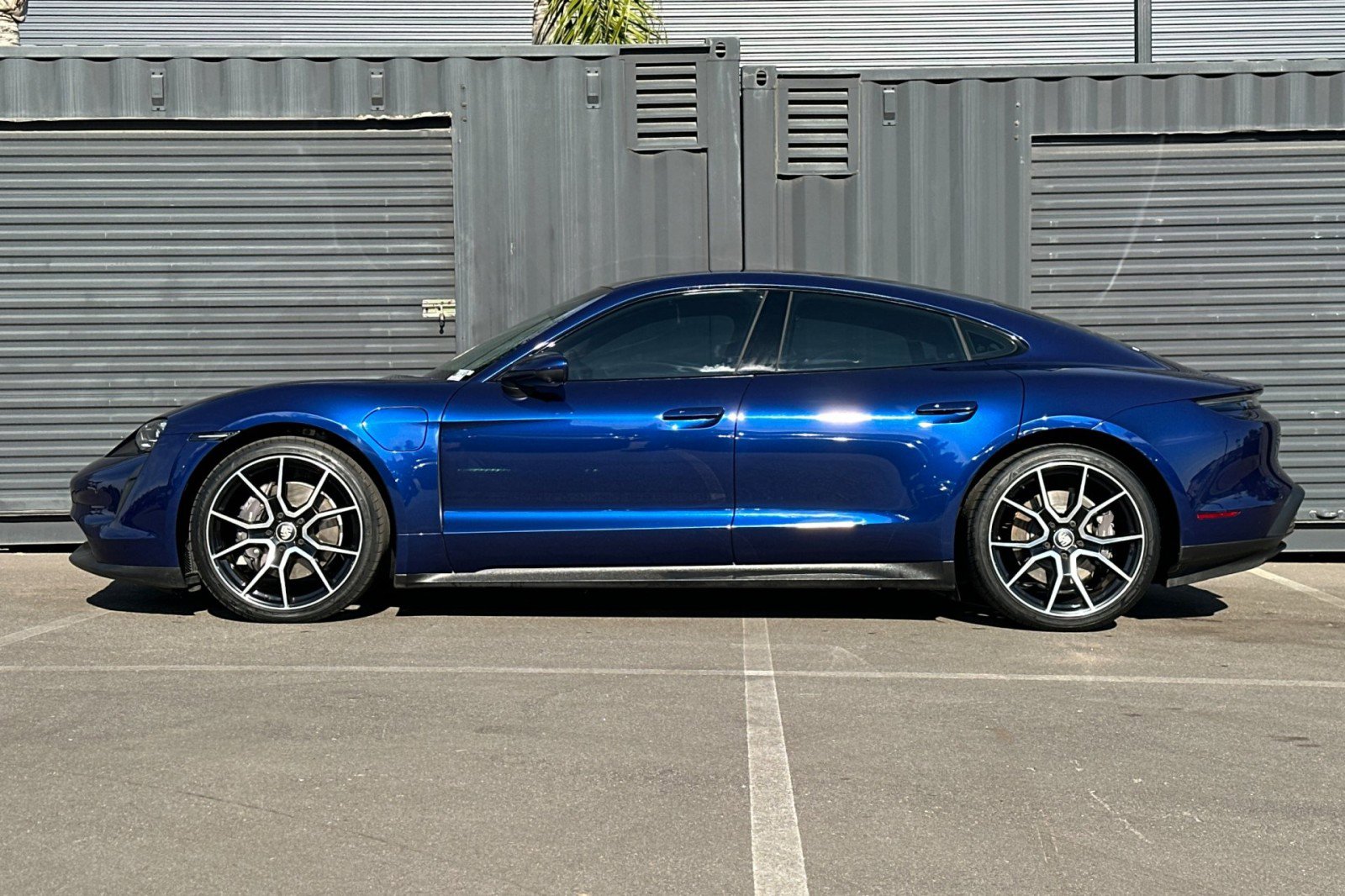 Used 2022 Porsche Taycan image 2