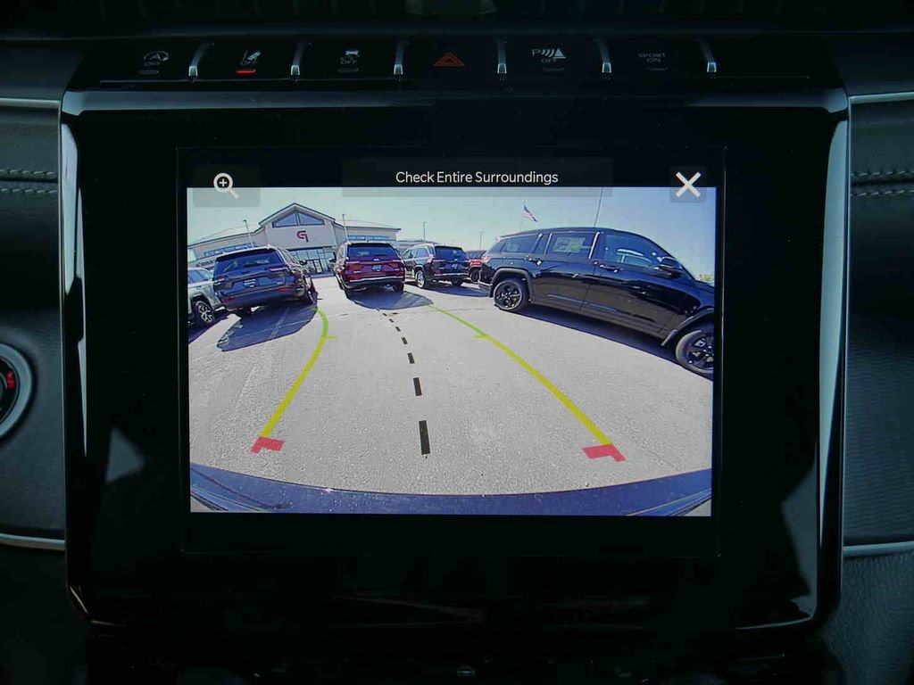 New 2025 Jeep Grand Cherokee Altitude image 34