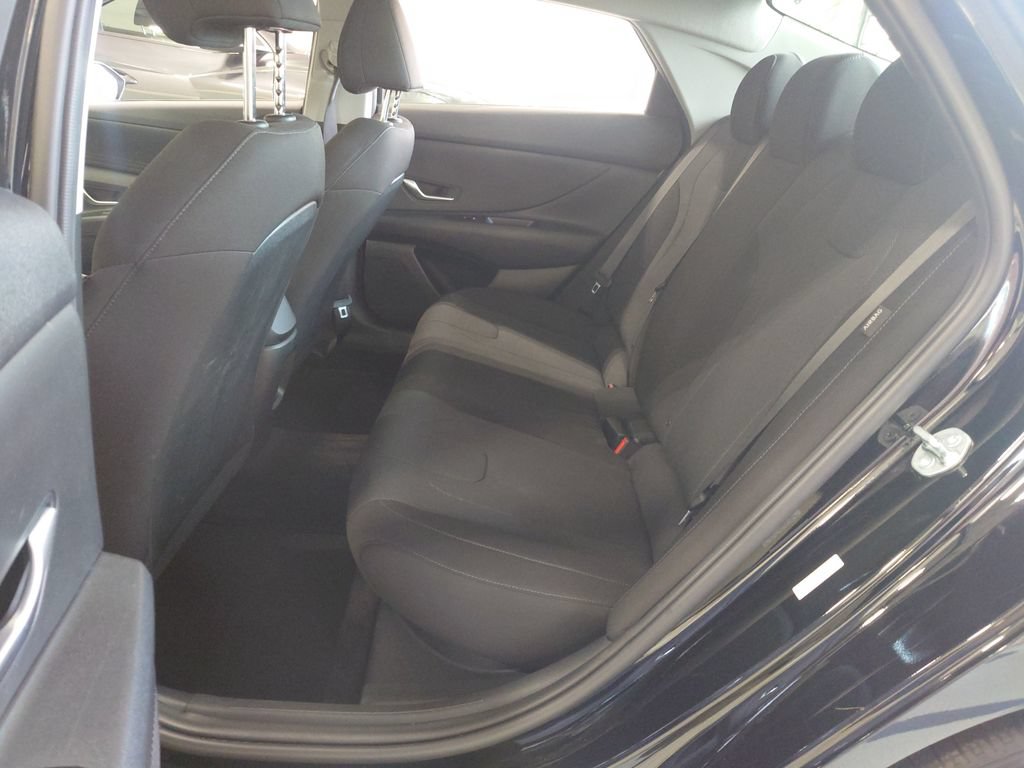 Certified 2024 Hyundai Elantra SE FWD image 25