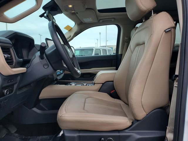 Used 2023 Ford Expedition Limited image 5