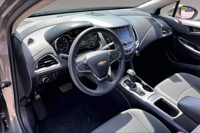 Used 2017 Chevrolet Cruze LT FWD image 16