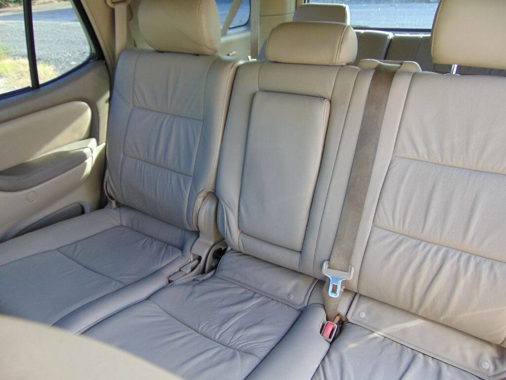 Used 2005 Toyota Sequoia SR5 image 21