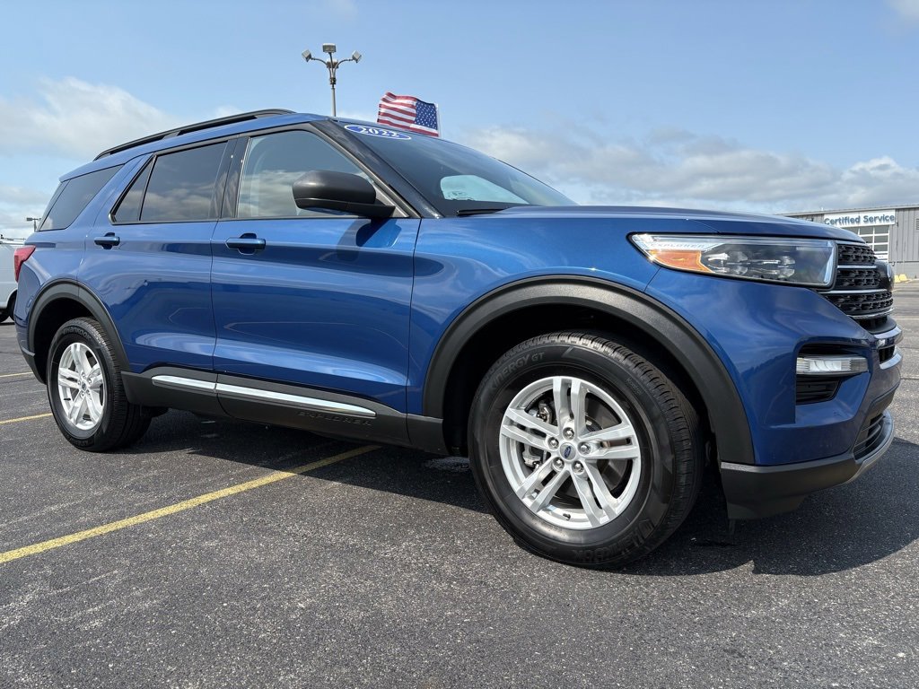 Used 2022 Ford Explorer XLT w/ Equipment Group 202A image 3
