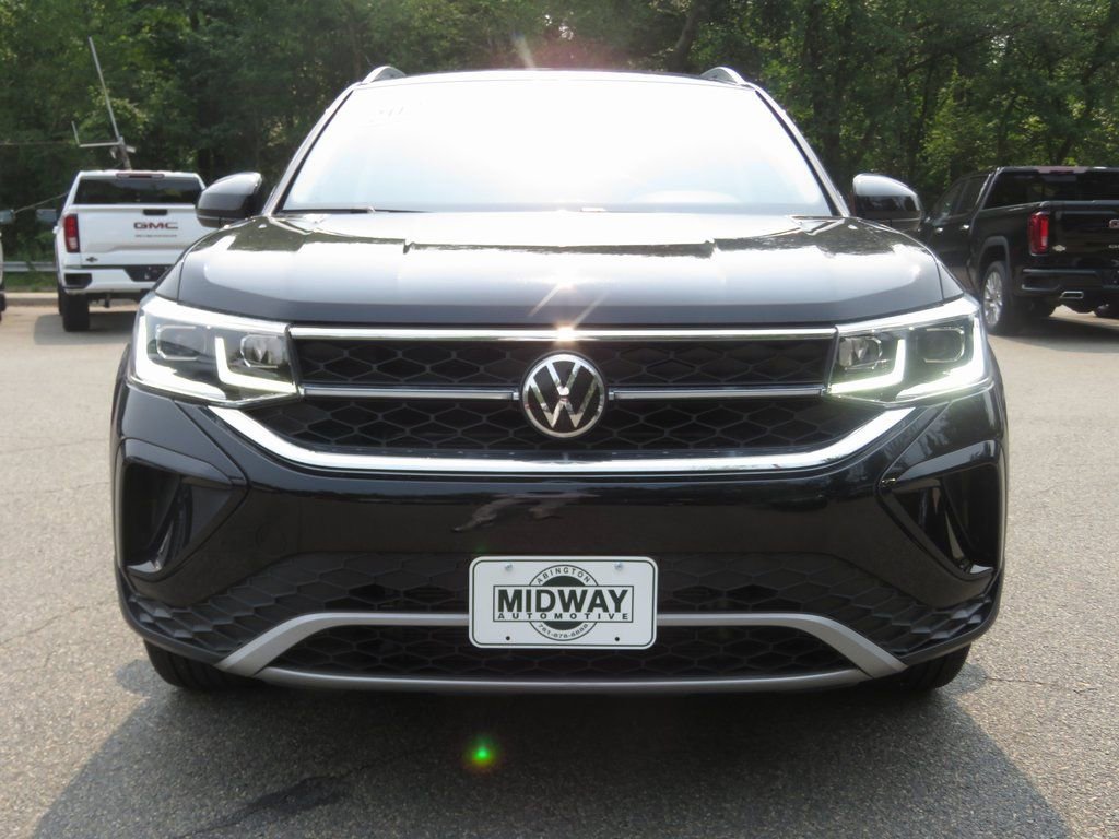 Used 2022 Volkswagen Taos SEL image 3