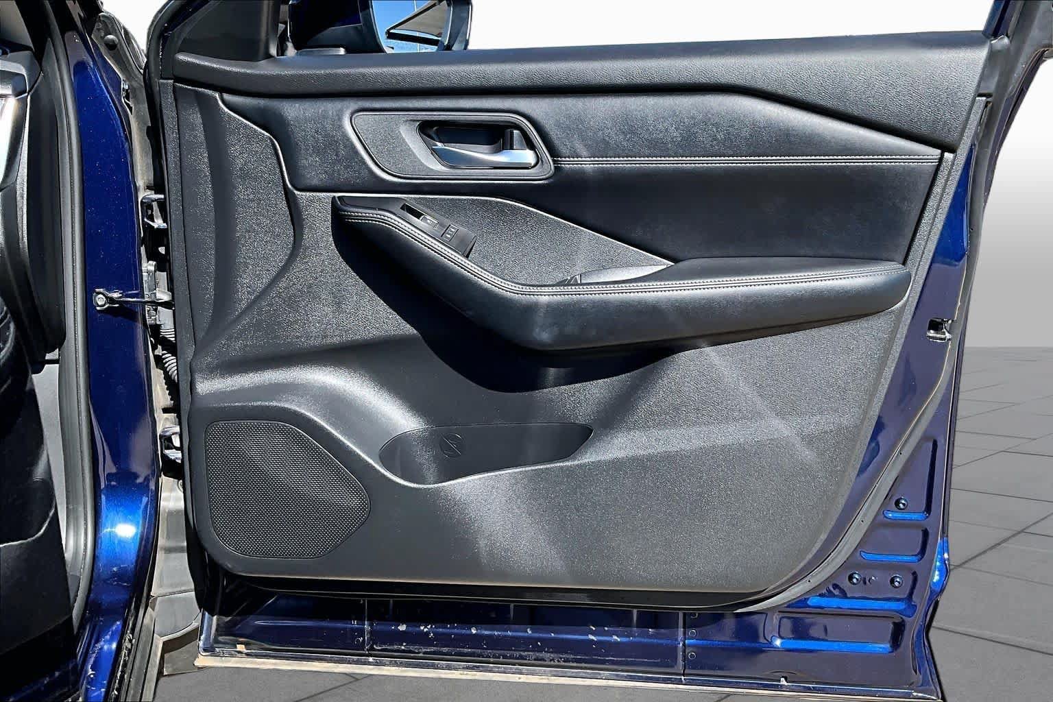 Certified 2025 Nissan Rogue SL AWD/4WD image 24