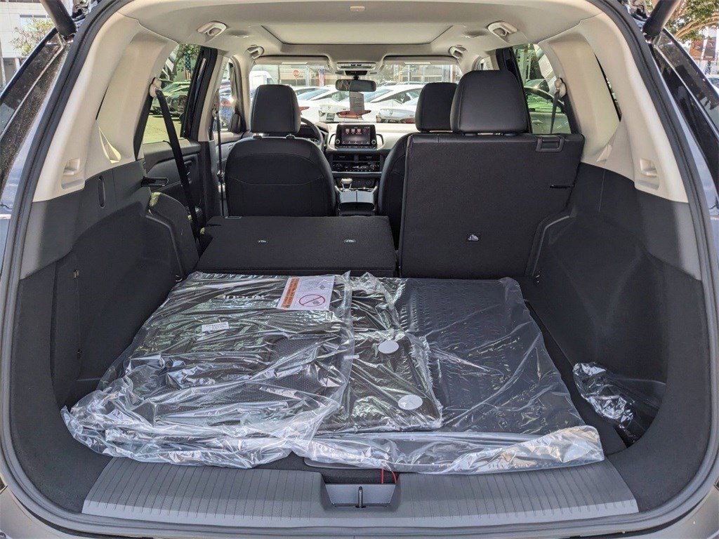 Used 2023 Nissan Rogue SV w/ SV Premium B Package image 9