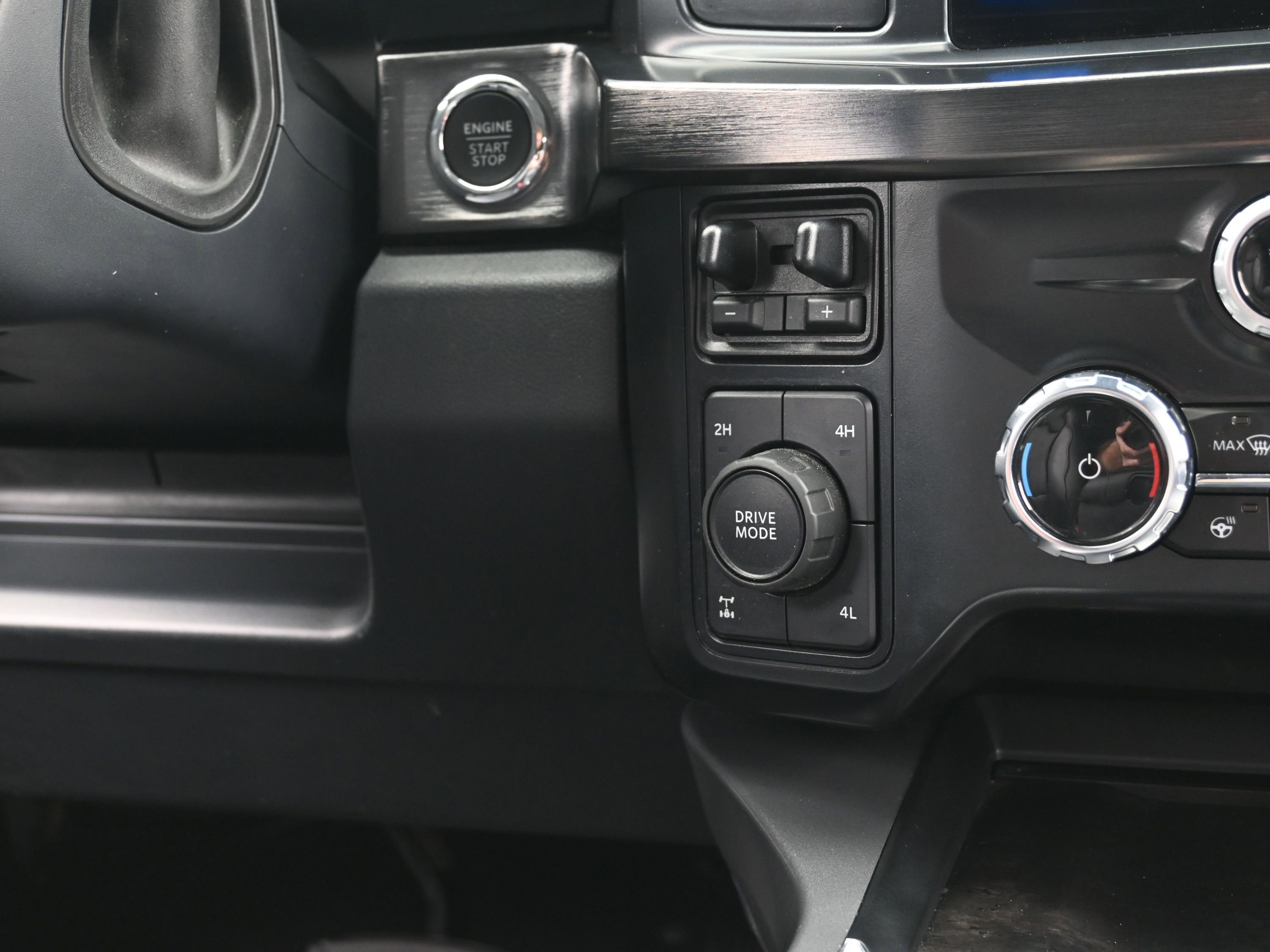 Used 2024 Ford F250 Lariat w/ Sport Appearance Package image 39