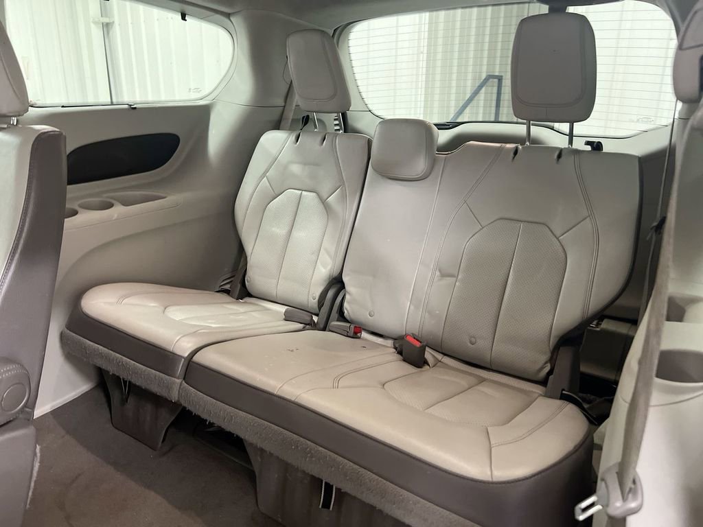 Used 2018 Chrysler Pacifica Touring-L FWD image 23