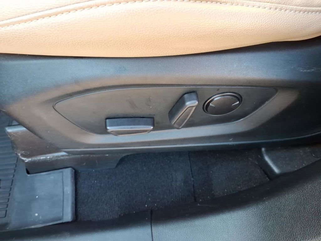 Used 2021 Ford Explorer Limited w/ Equipment Group 301A image 24