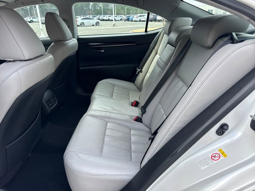 Used 2018 Lexus ES 350 w/ Luxury Package w/Wood Trim image 26