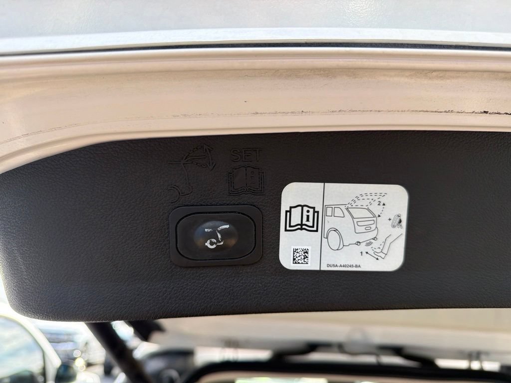 Used 2019 Ford Escape Titanium AWD/4WD image 9
