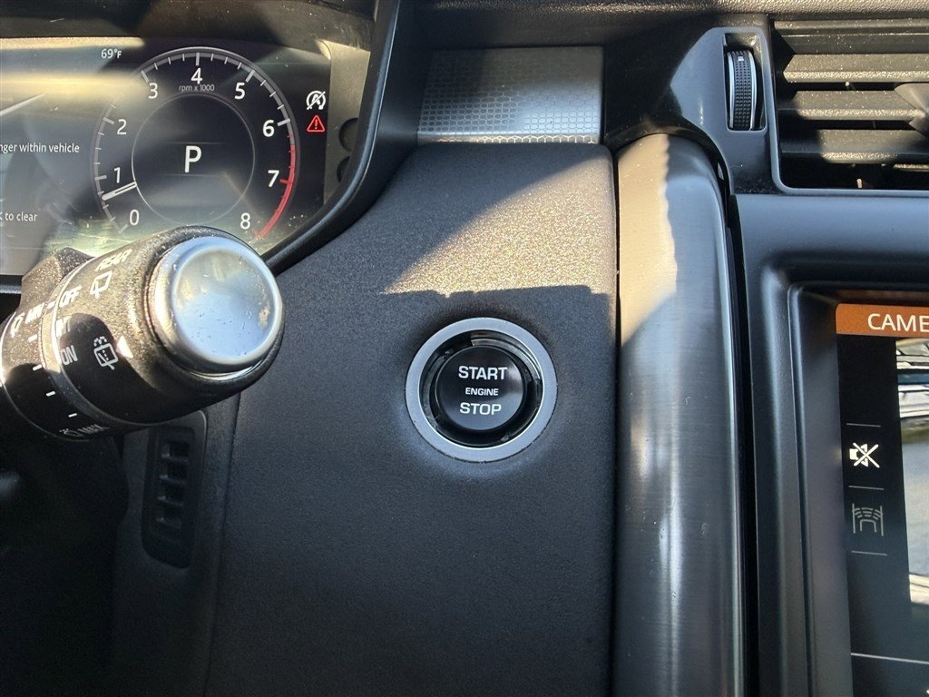 Used 2020 Land Rover Discovery Landmark image 28