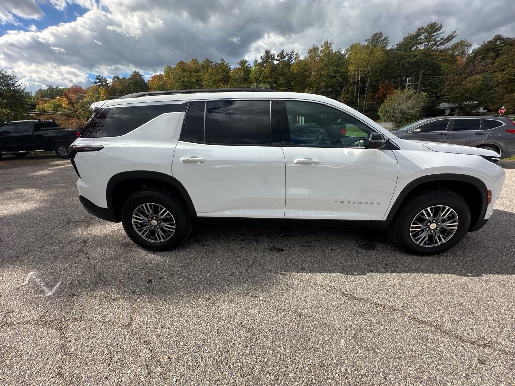 Used 2025 Chevrolet Traverse LT w/ Driver Confidence Package AWD/4WD image 6