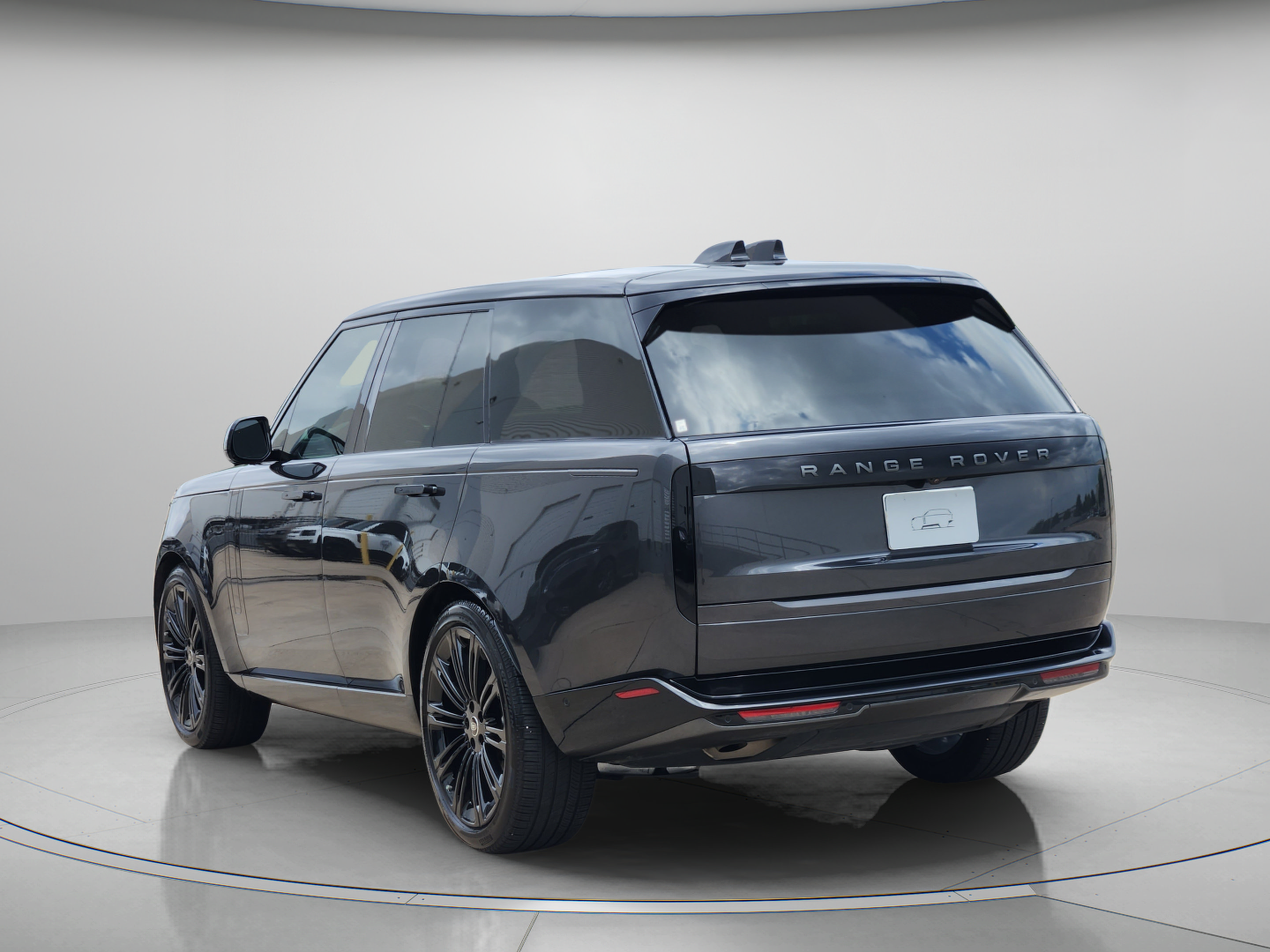 Certified 2025 Land Rover Range Rover SE AWD/4WD image 3