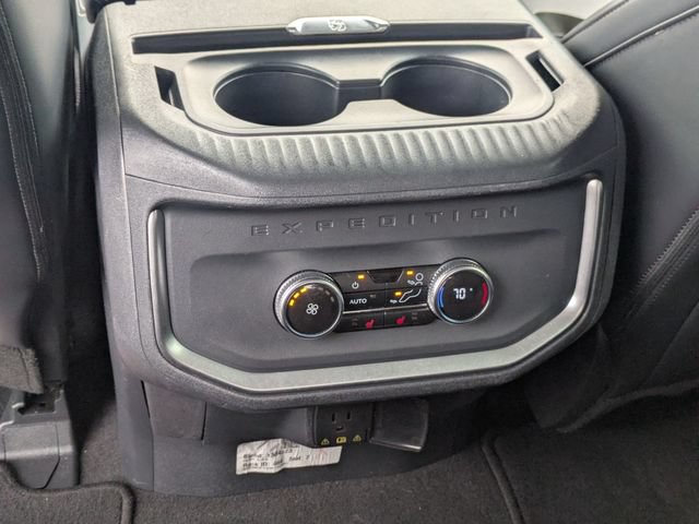 Used 2025 Ford Expedition Platinum AWD/4WD image 32