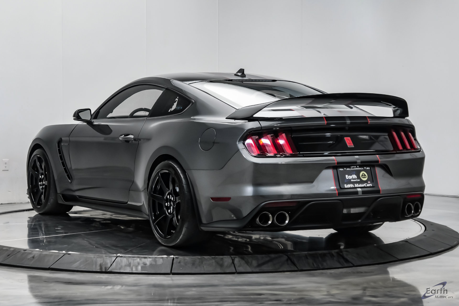 Used 2020 Ford Mustang Shelby GT350R w/ GT350R Equipment Group 920A RWD image 11