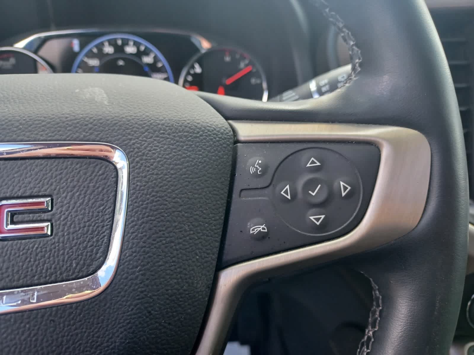 Used 2023 GMC Acadia Denali w/ Denali Technology Package AWD/4WD image 17
