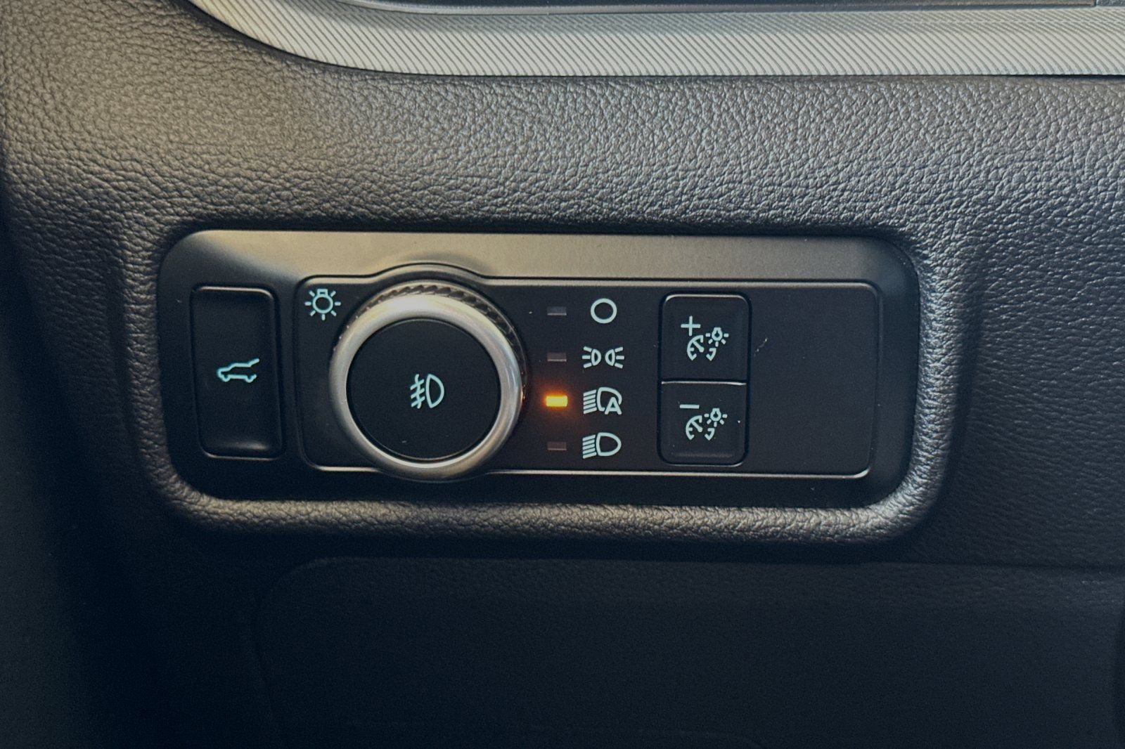 New 2024 Ford Explorer XLT w/ Equipment Group 202A image 24