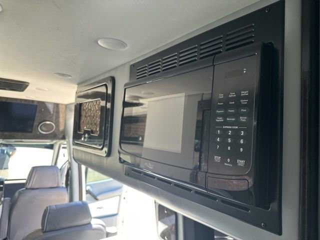 Used 2017 Mercedes-Benz Sprinter 3500 image 20