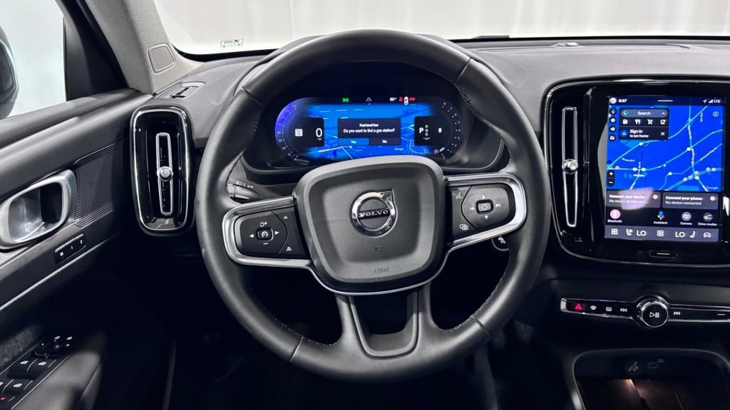 Certified 2025 Volvo XC40 B5 Plus AWD/4WD image 13