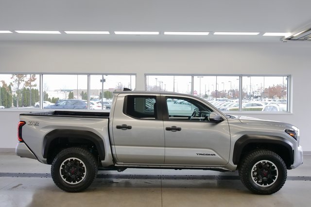 Used 2024 Toyota Tacoma TRD Off-Road image 7