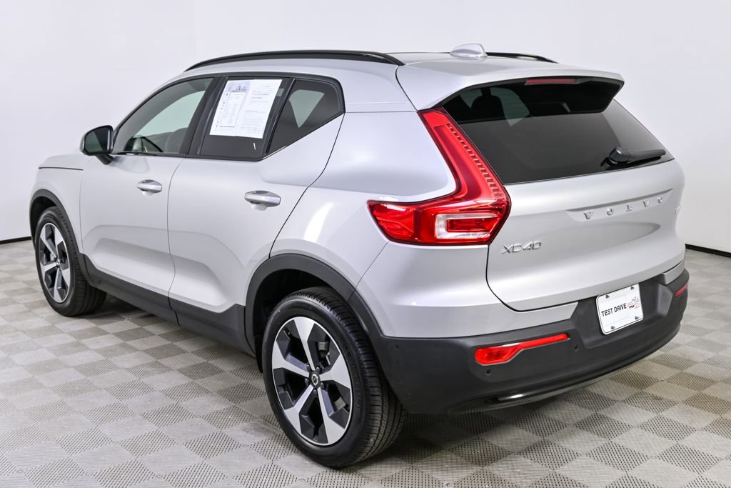 Certified 2025 Volvo XC40 B5 Plus image 4