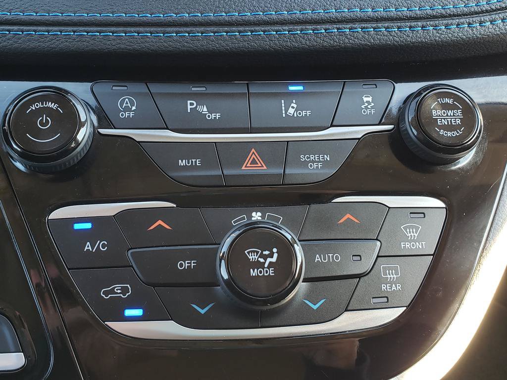 Used 2021 Chrysler Pacifica Touring-L FWD image 19
