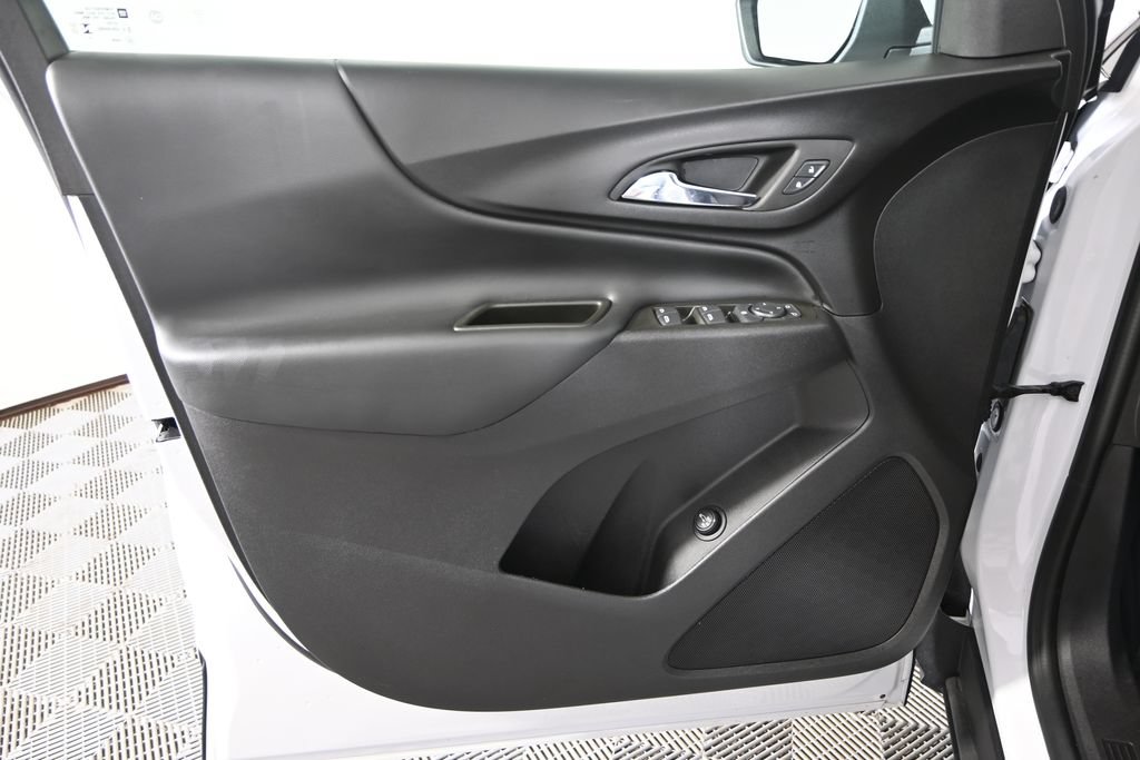 Used 2024 Chevrolet Equinox LT AWD/4WD image 18