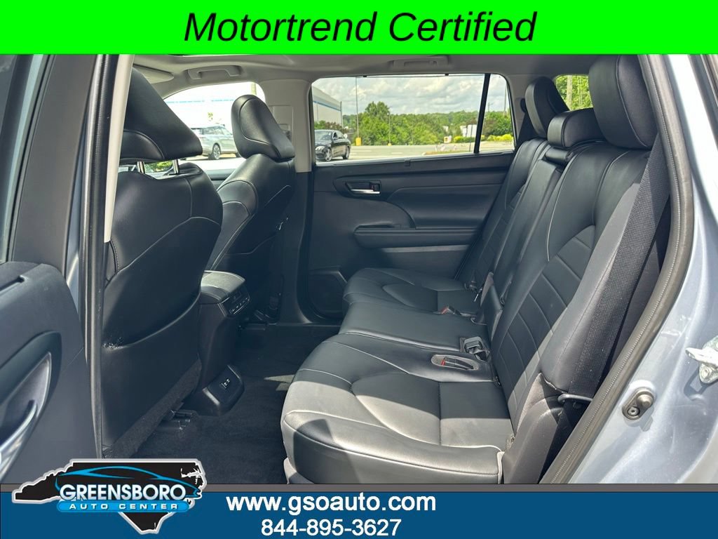 Used 2020 Toyota Highlander XLE AWD/4WD image 23