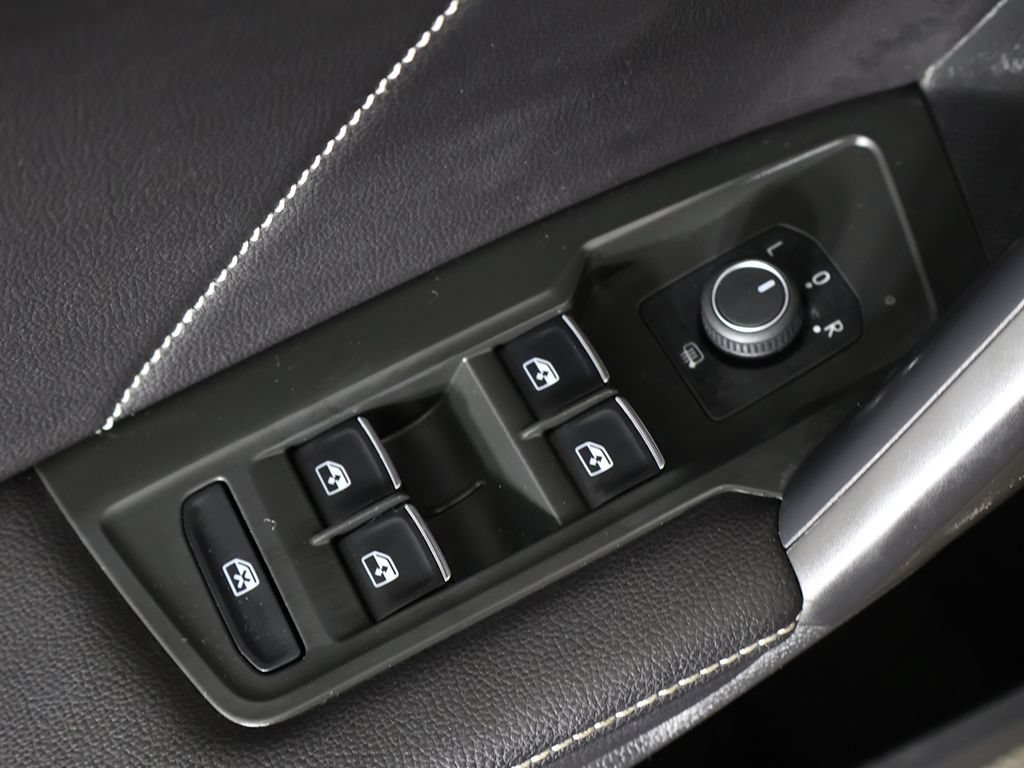 Used 2024 Volkswagen Tiguan SE R-Line FWD image 41