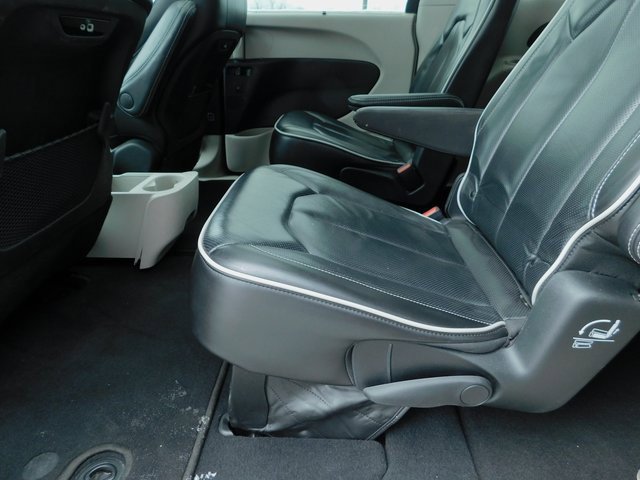 Used 2023 Chrysler Pacifica Limited image 19
