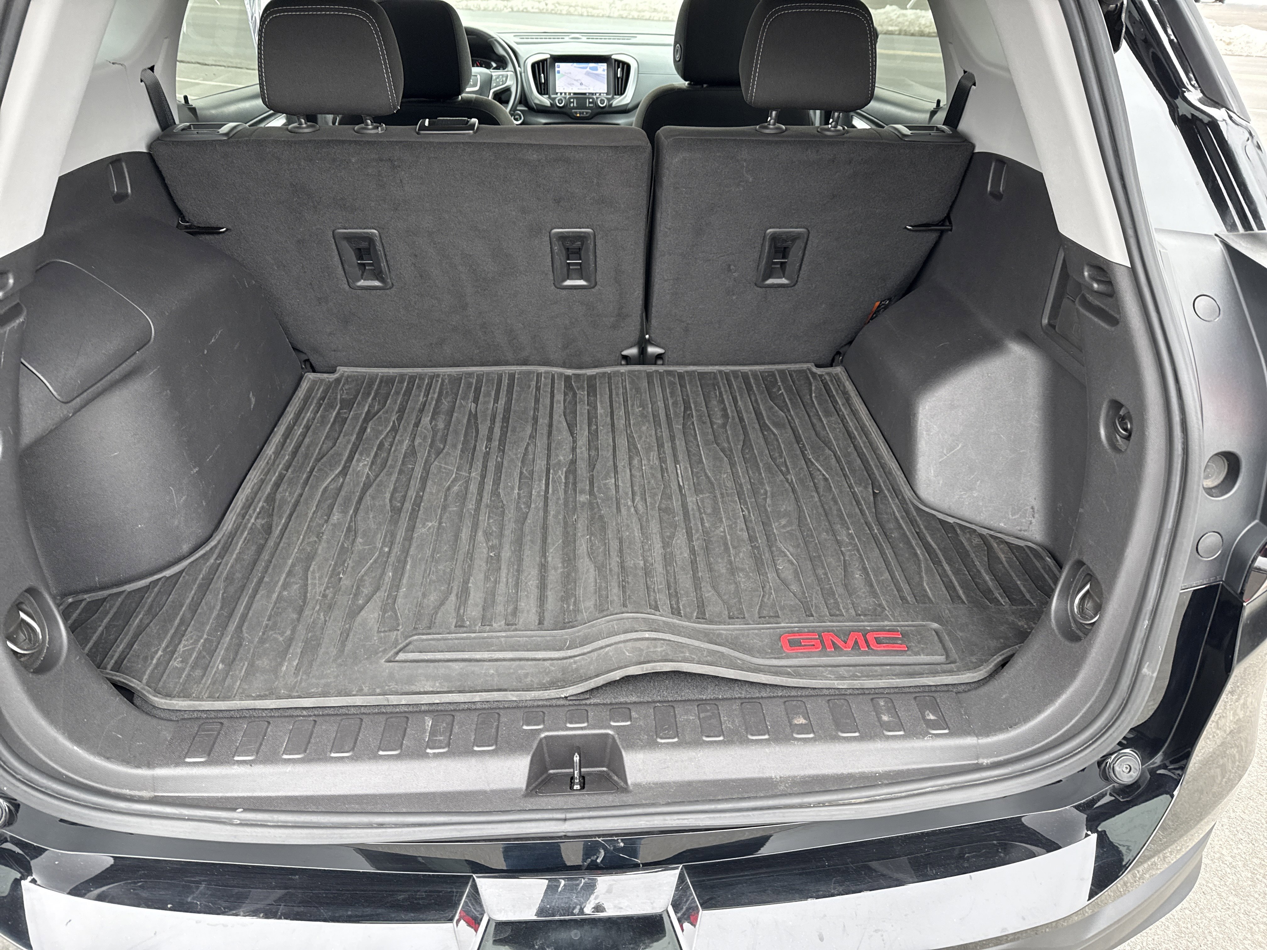 Used 2024 GMC Terrain SLE w/ Driver Convenience Package image 5