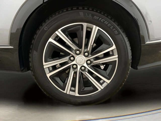 Used 2023 Cadillac Lyriq 2WD image 90