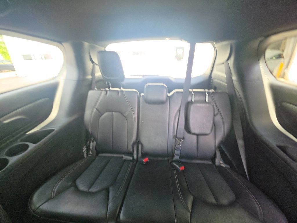 Used 2025 Chrysler Pacifica Select FWD image 24