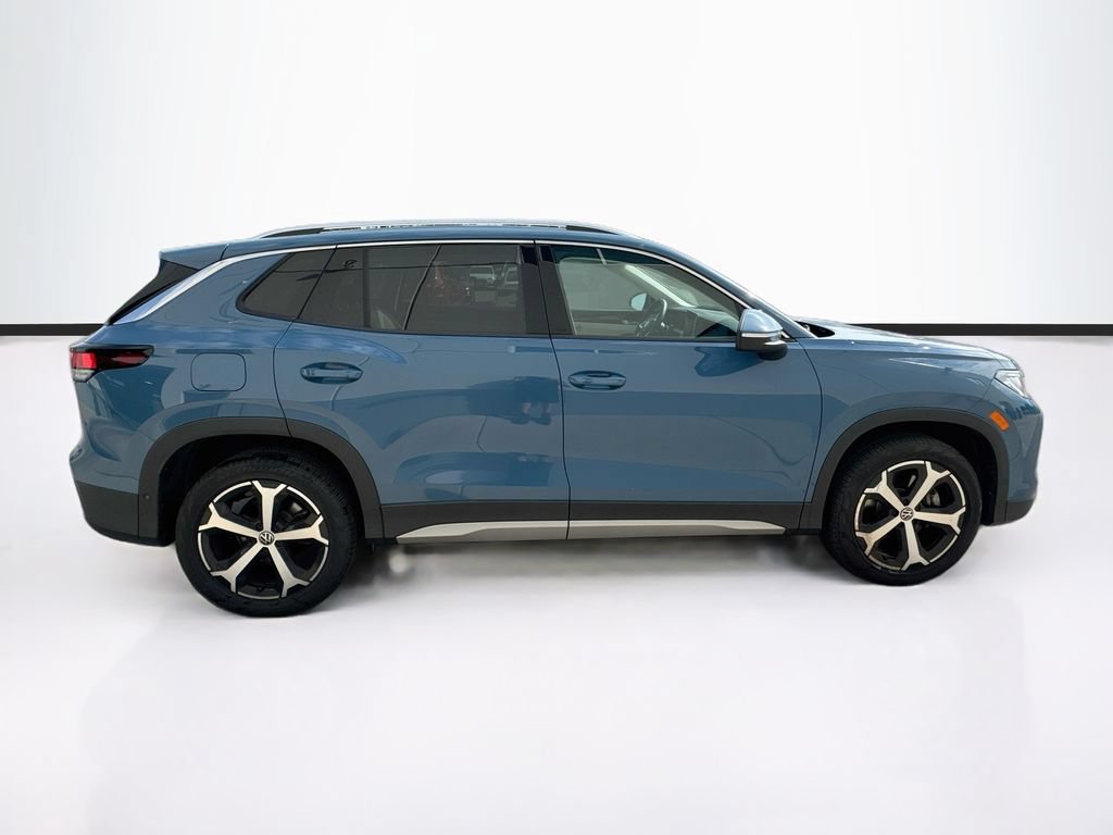 Used 2025 Volkswagen Tiguan SE w/ Panoramic Sunroof Package AWD/4WD image 4