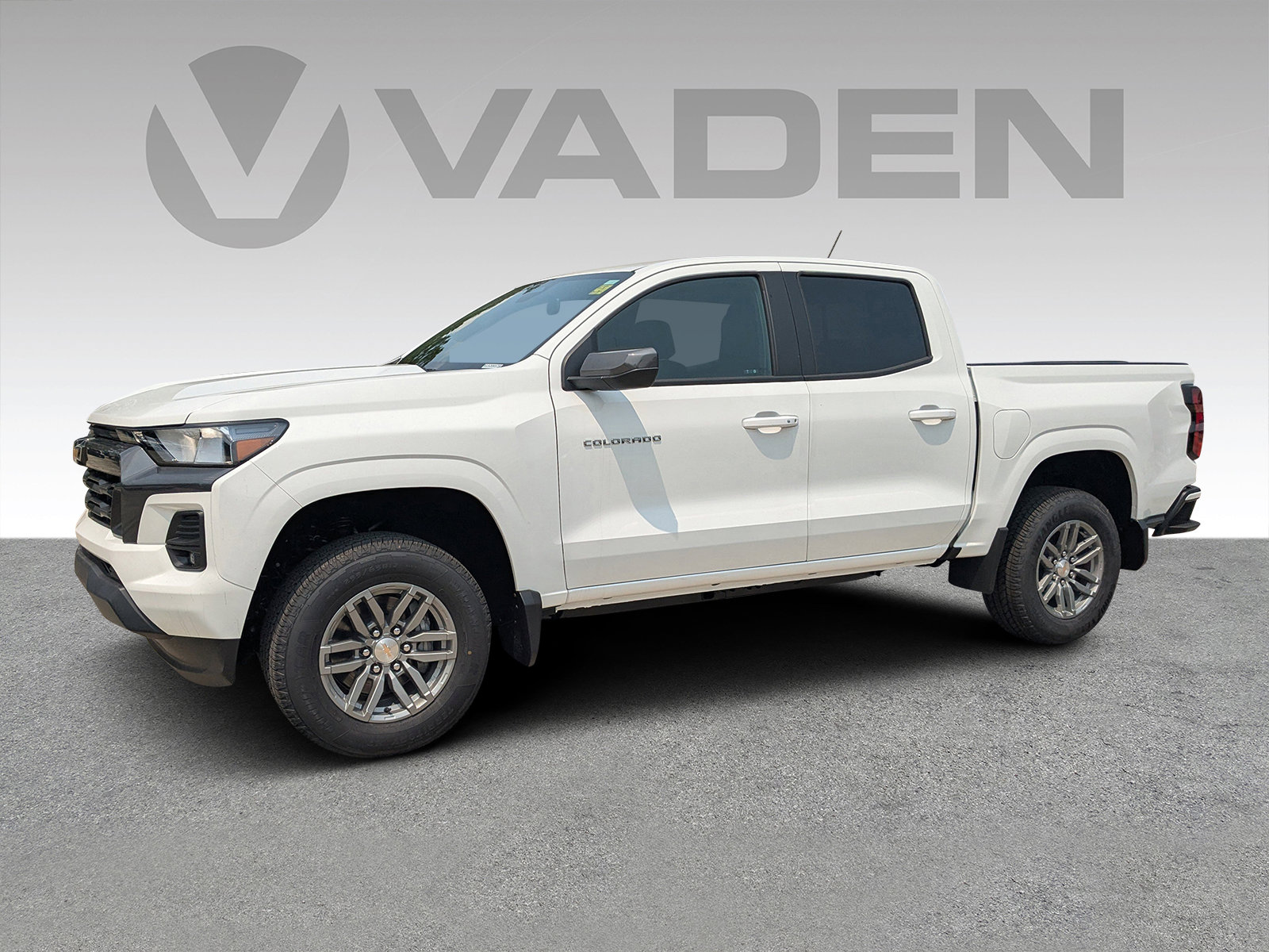 Used 2024 Chevrolet Colorado LT w/ LT Convenience Package II image 2