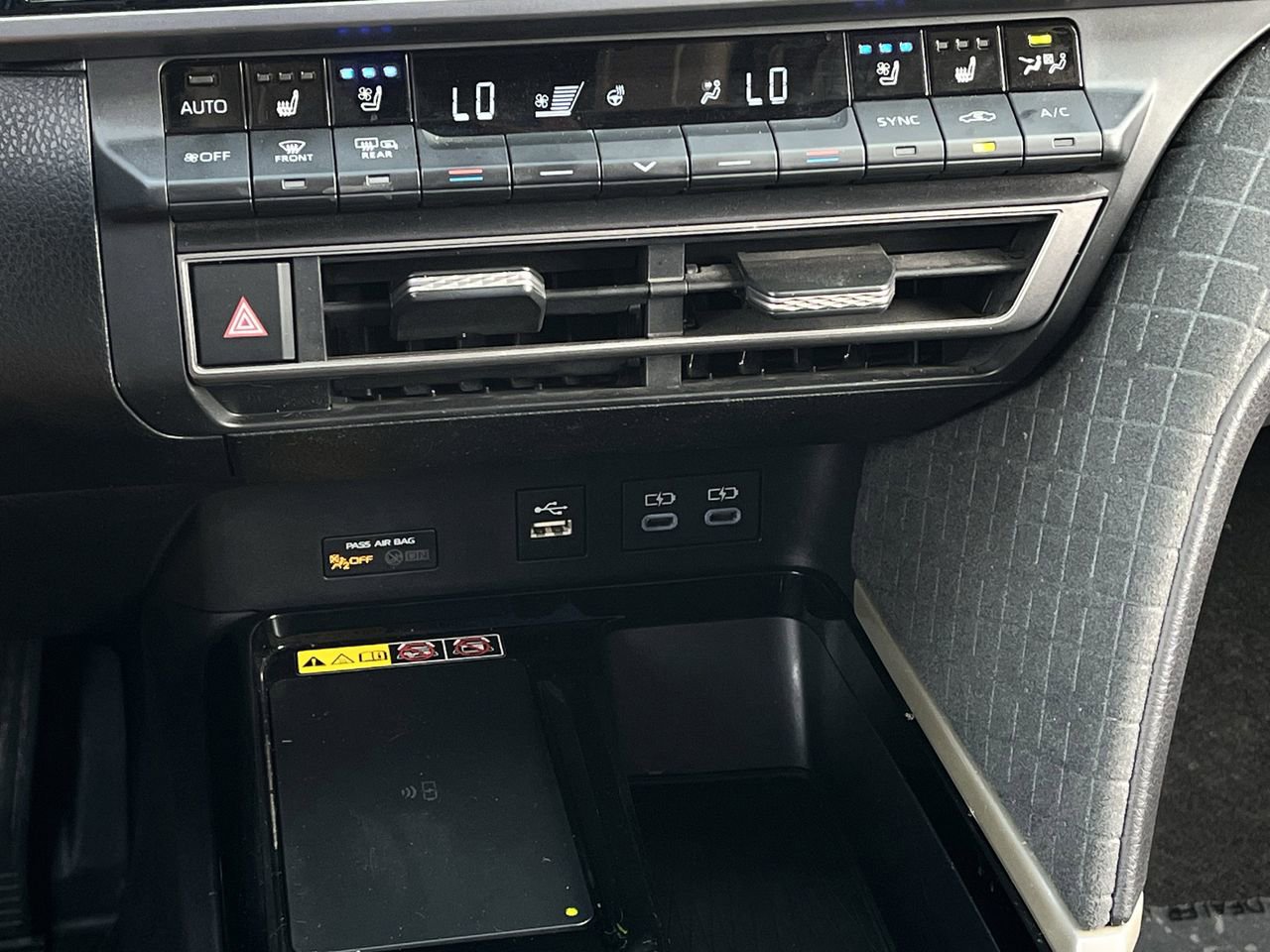 Used 2025 Toyota Camry XLE w/ Premium Package image 18