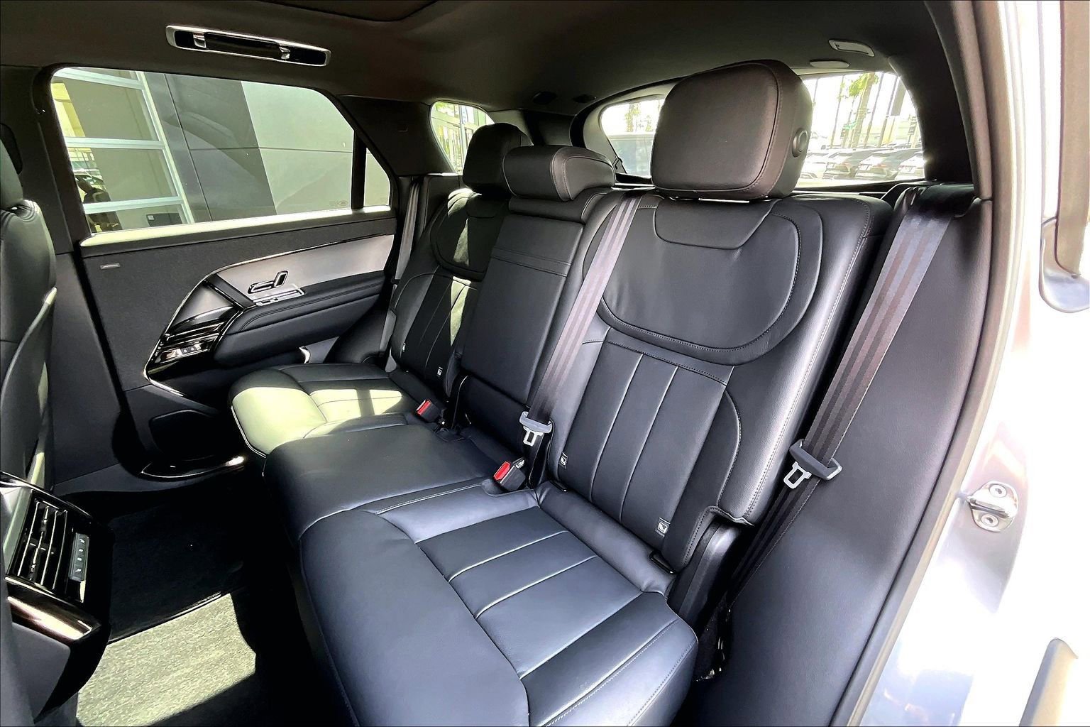 Used 2025 Land Rover Range Rover Sport image 26