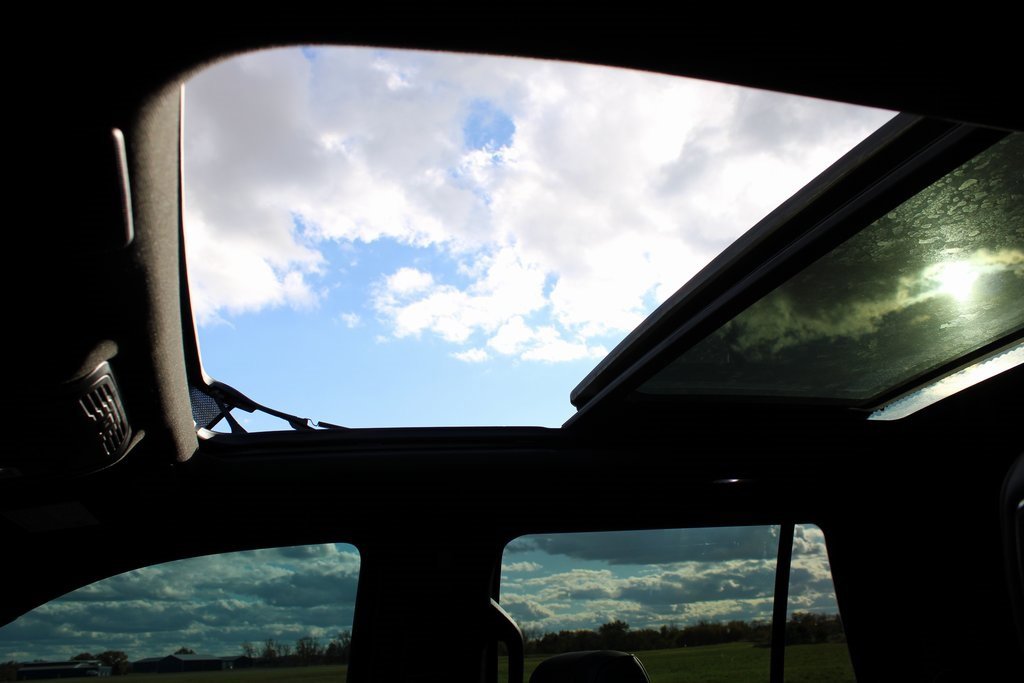 Used 2023 Cadillac Escalade Premium Luxury w/ Performance Package image 39