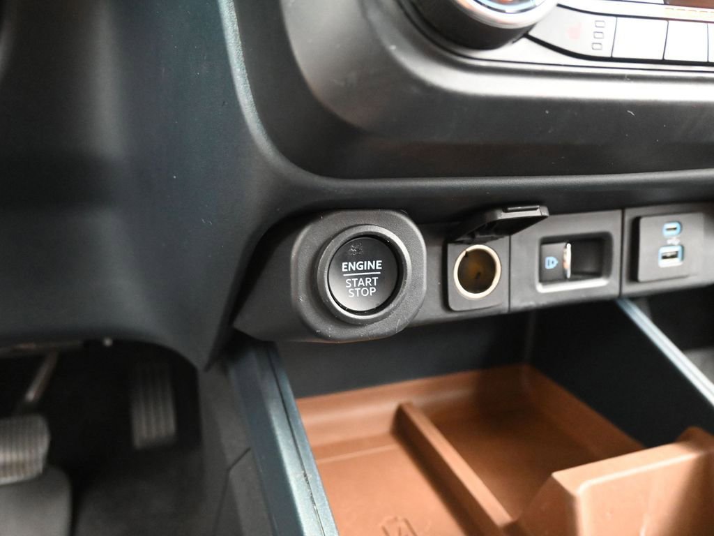 Certified 2022 Ford Maverick Lariat w/ Lariat Luxury Package image 17