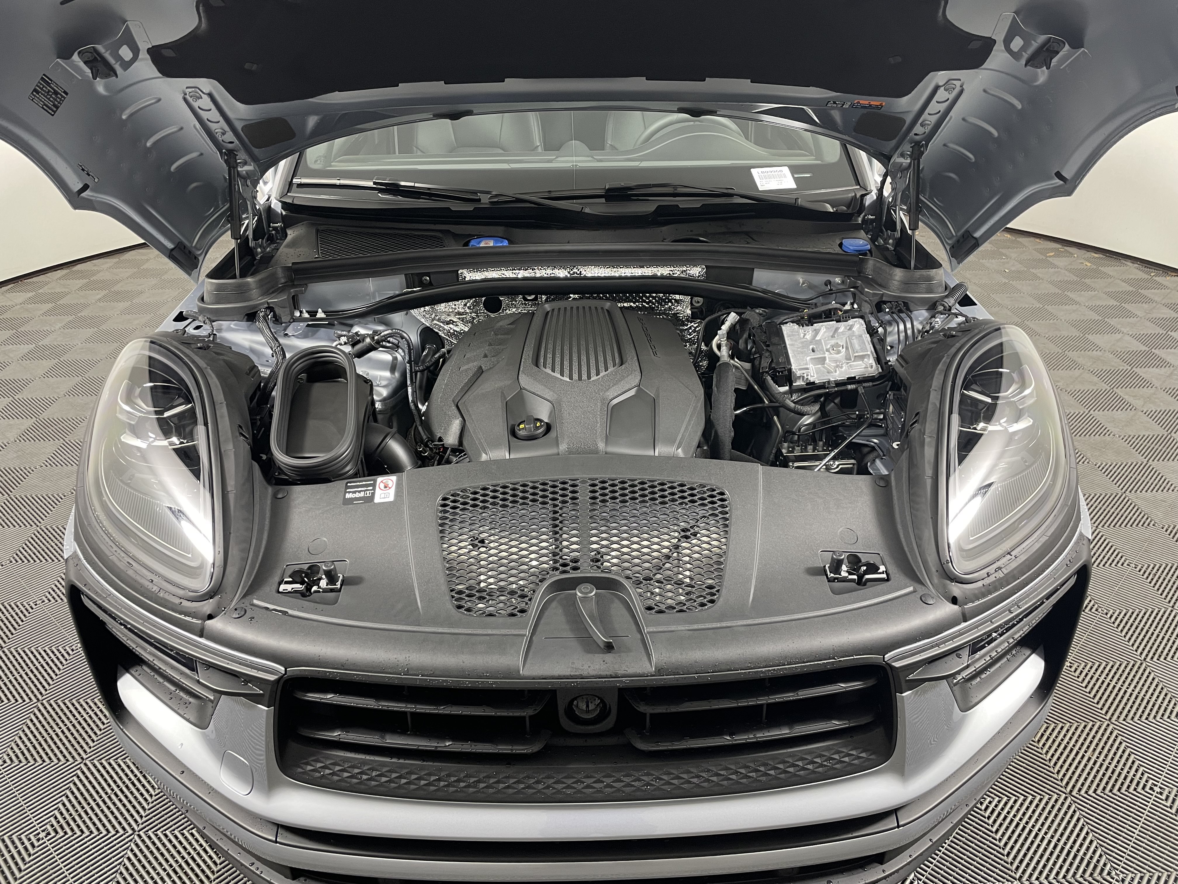 Certified 2026 Porsche Macan AWD/4WD image 22
