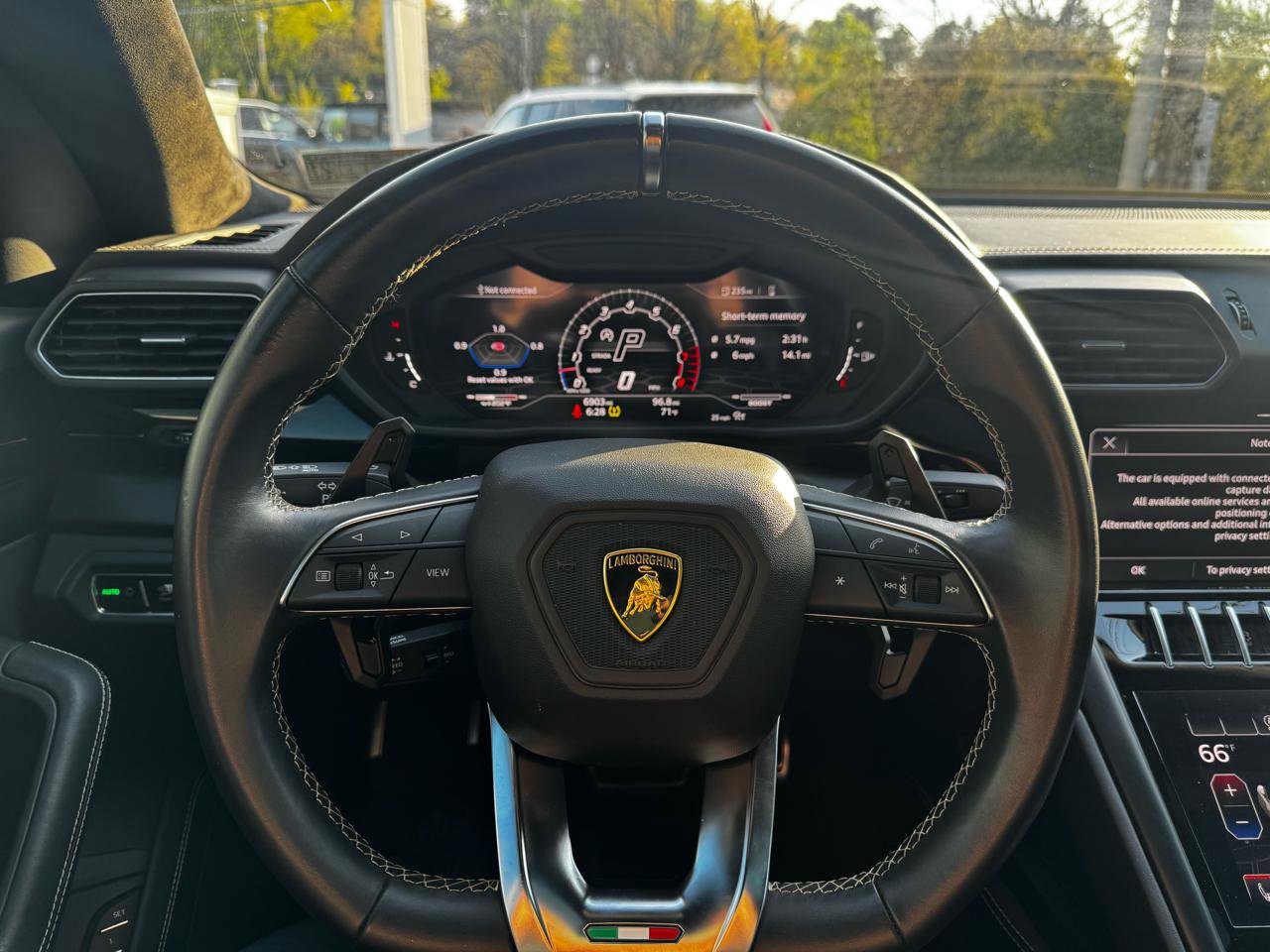 Used 2022 Lamborghini Urus image 21