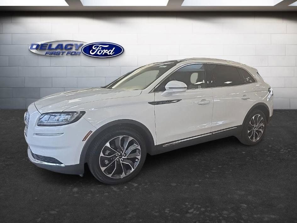 Used 2022 Lincoln Nautilus Reserve AWD/4WD image 2