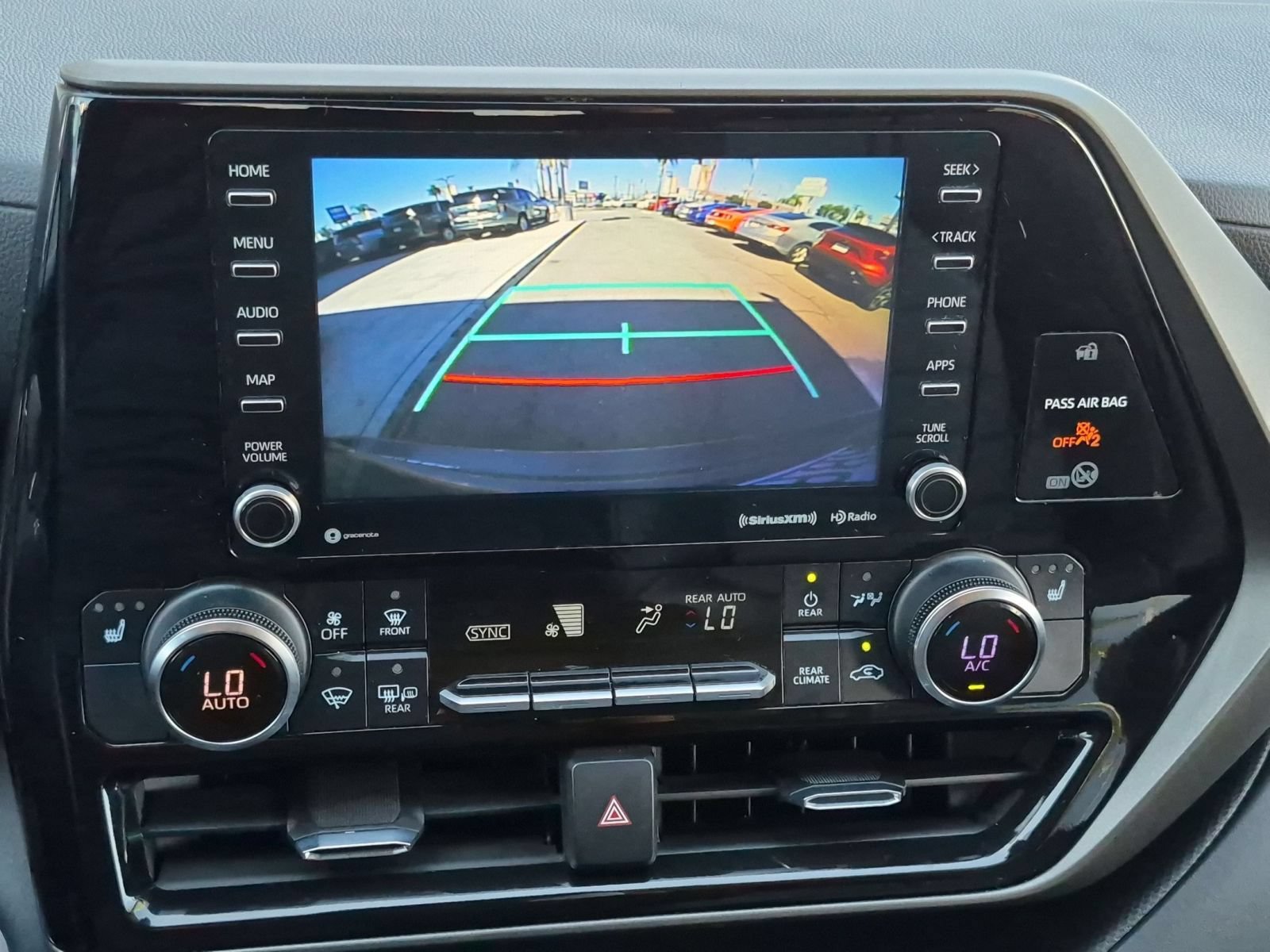 Used 2021 Toyota Highlander XLE FWD image 19
