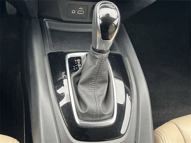 Used 2019 Nissan Rogue SV w/ Premium Package image 16