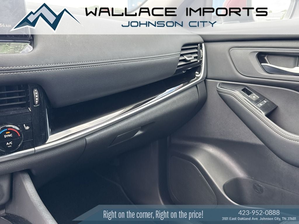 Used 2025 Nissan Rogue SL AWD/4WD image 19