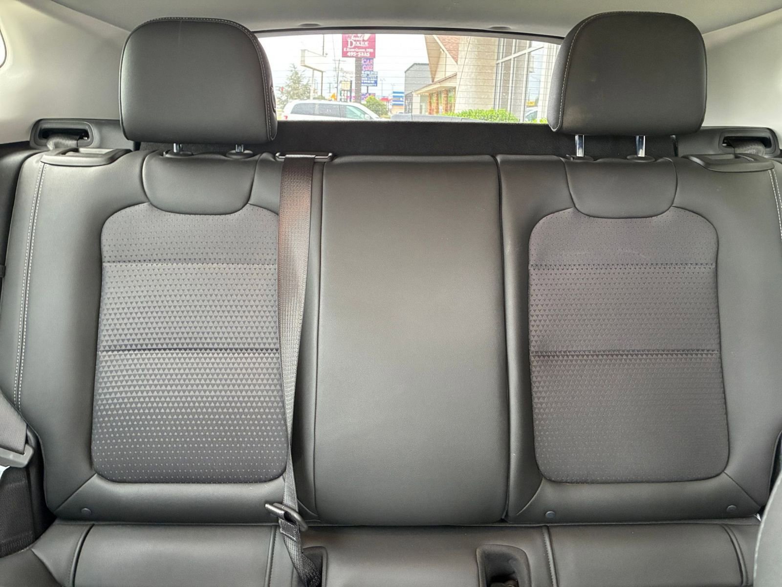 Used 2025 Chevrolet Trax LT w/ LT Convenience Package FWD image 37