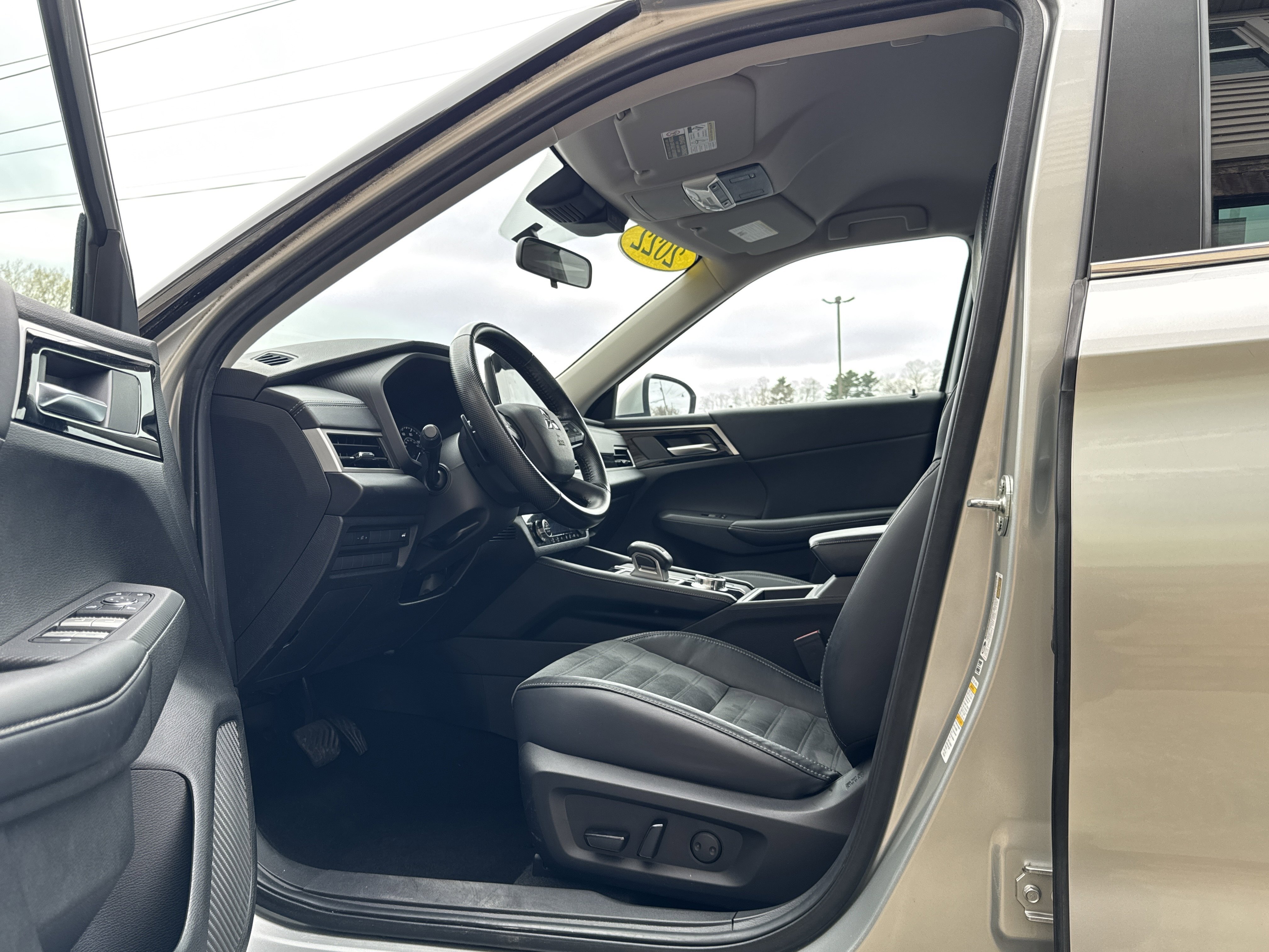 Used 2022 Mitsubishi Outlander SE AWD/4WD image 9