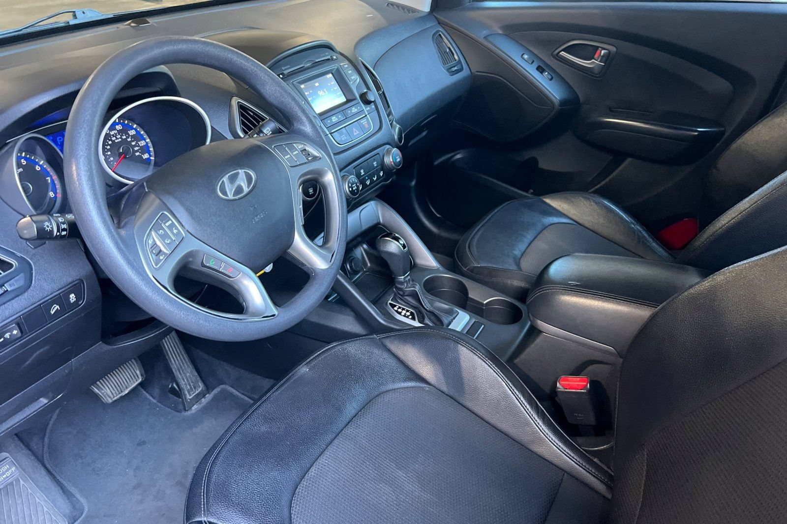 Used 2015 Hyundai Tucson GLS w/ Option Group 02 FWD image 10