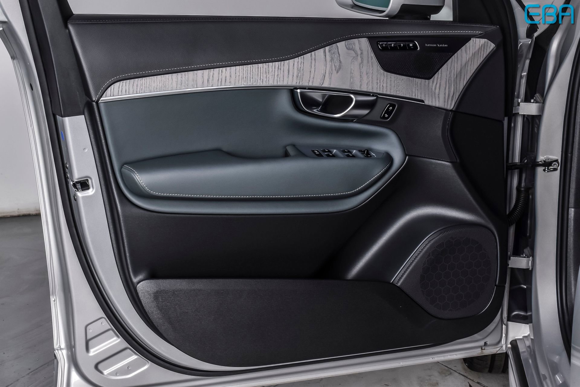 Used 2024 Volvo XC90 T8 Ultimate w/ Protection Package AWD/4WD image 15